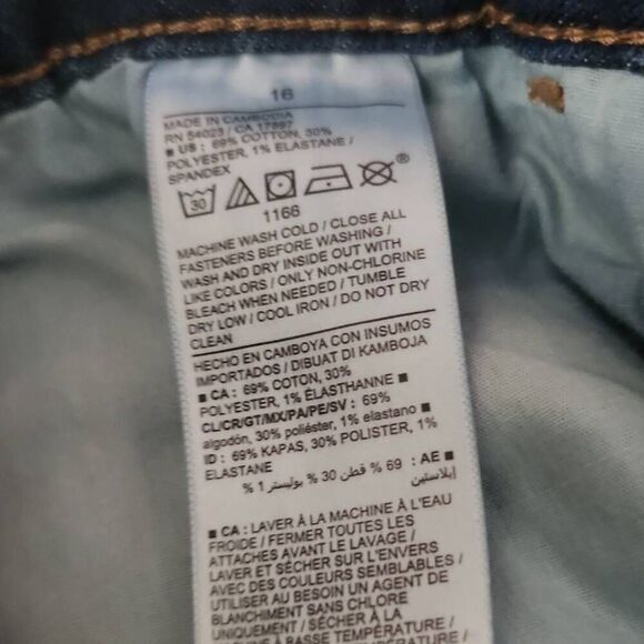 47  Old Navy high rise flare jeans - Picture 5 of 6